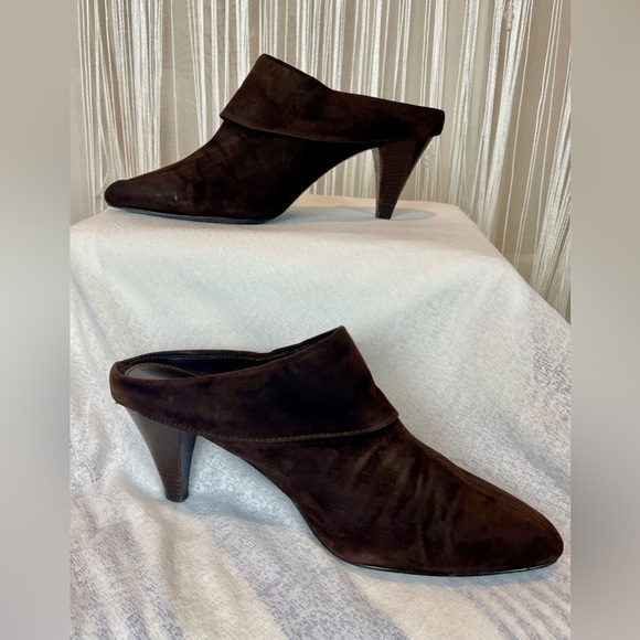 Liz Claiborne Chocolate Brown Suede Mules - Size 6 1/2 - Picture 2 of 4